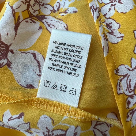 NWT WEST KEI Allura Knot Detail Blouse YELLOW 💛 Women Med Front TIE KNOT V-Neck - Picture 11 of 12